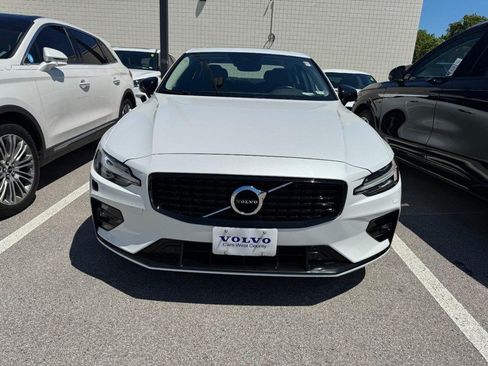 Used 2022 Volvo S60 B5 Inscription FWD image 2