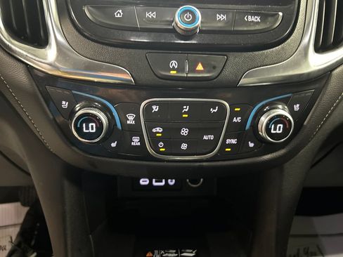 Used 2024 Chevrolet Equinox Premier FWD image 19