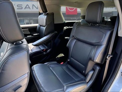Used 2025 Ford Expedition Platinum AWD/4WD image 21
