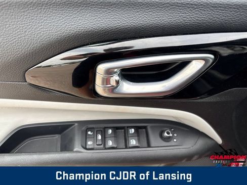 Used 2025 Jeep Compass Limited AWD/4WD image 13