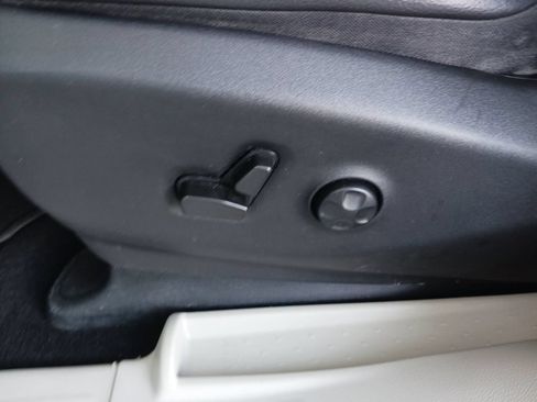 Used 2022 Chrysler Pacifica Touring-L w/ Uconnect Theater Family Group FWD image 32
