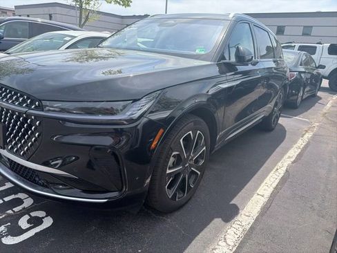 Used 2024 Lincoln Nautilus Reserve w/ Equipment Group 202A image 6