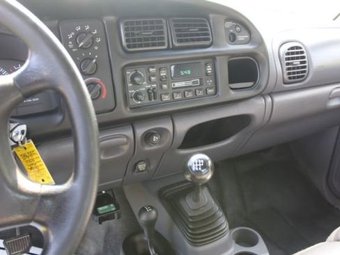 Used 2001 Dodge Ram 2500 Truck ST image 18