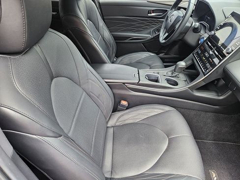 Used 2022 Toyota Avalon Limited FWD image 11
