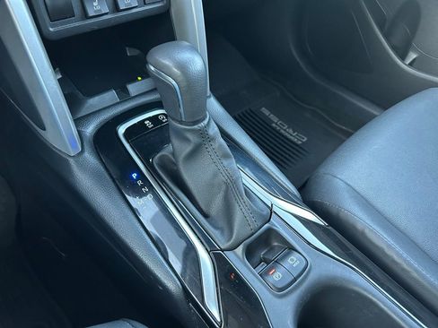 Used 2024 Toyota Corolla Cross XLE image 27