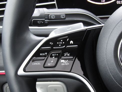 Certified 2025 Mercedes-Benz GLS 450 4MATIC image 31