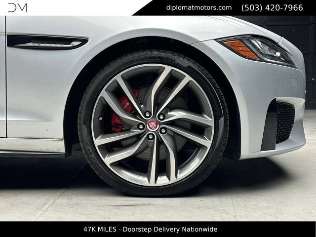 Used 2018 Jaguar XF S RWD image 43
