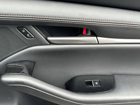 Certified 2025 MAZDA MAZDA3 s Sport image 26