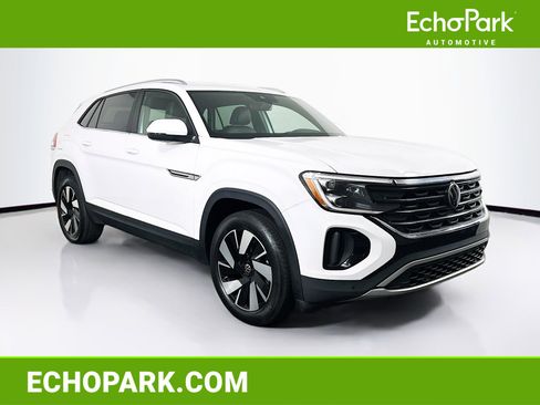 Used 2025 Volkswagen Atlas Cross Sport SE image 1