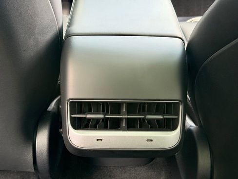Used 2024 Tesla Model Y Long Range AWD/4WD image 47