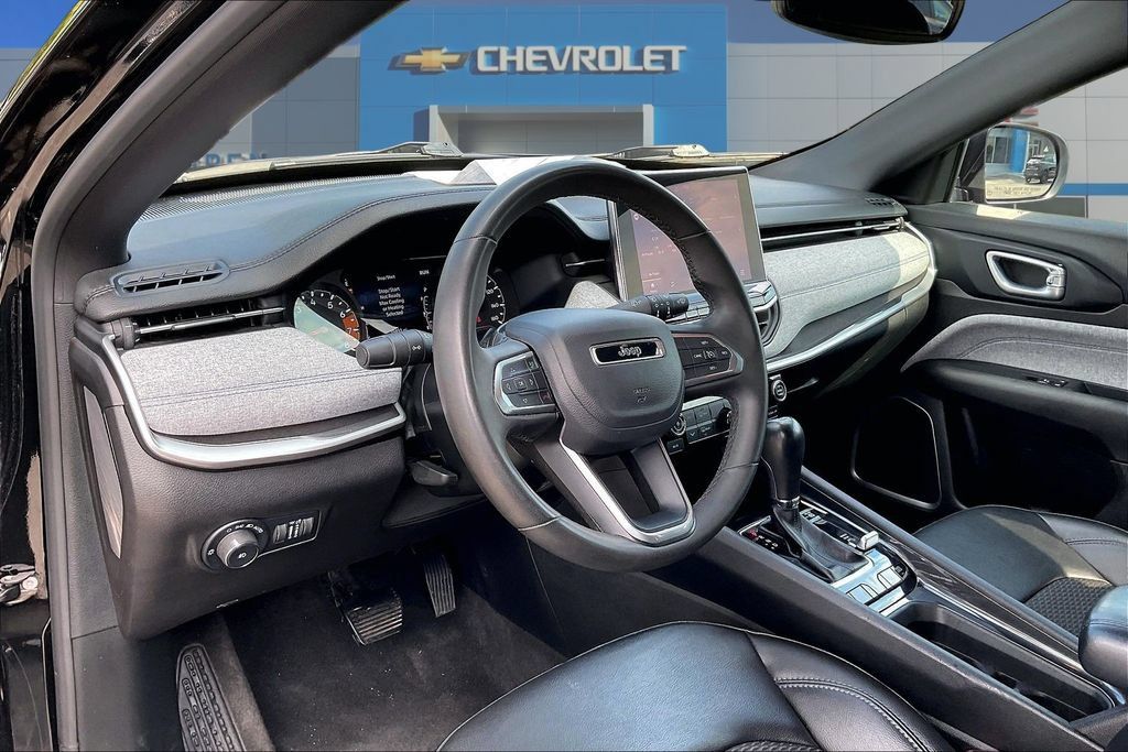 Used 2023 Jeep Compass Latitude AWD/4WD image 17