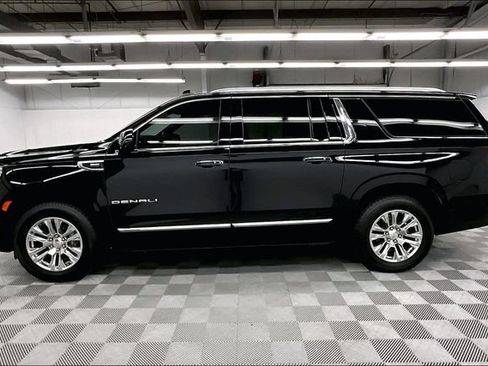 Used 2024 GMC Yukon XL Denali AWD/4WD image 14