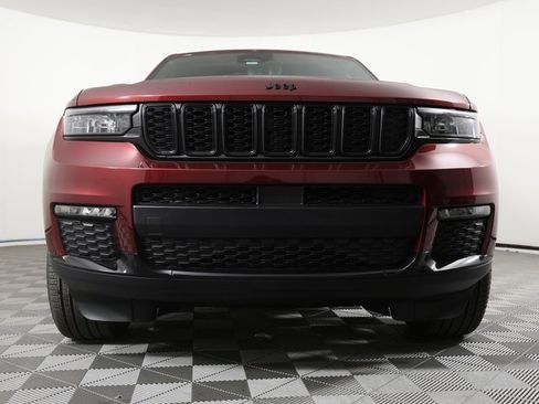 Used 2025 Jeep Grand Cherokee L Limited w/ Black Appearance Package image 2