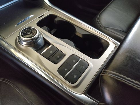 Used 2020 Ford Explorer XLT w/ Equipment Group 202A RWD image 26
