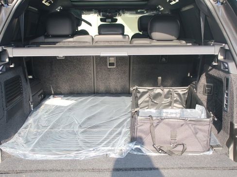 New 2026 Land Rover Range Rover Long Wheelbase SE AWD/4WD image 12