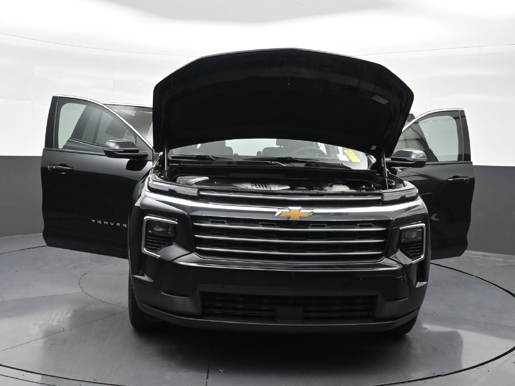 Used 2025 Chevrolet Traverse LT FWD image 38