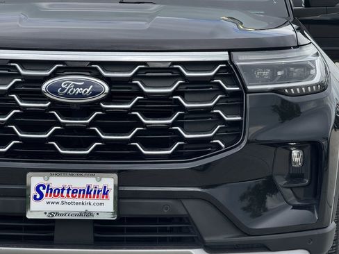 Used 2025 Ford Explorer Platinum w/ LUX Leather Package AWD/4WD image 8