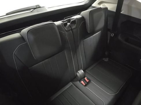 Used 2023 Volkswagen Tiguan SE w/ Panoramic Sunroof Package FWD image 11