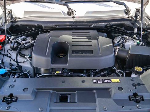 New 2026 Land Rover Defender 110 X-Dynamic SE AWD/4WD image 31