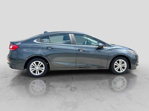 Used 2018 Chevrolet Cruze LT w/ Convenience Package FWD image 7