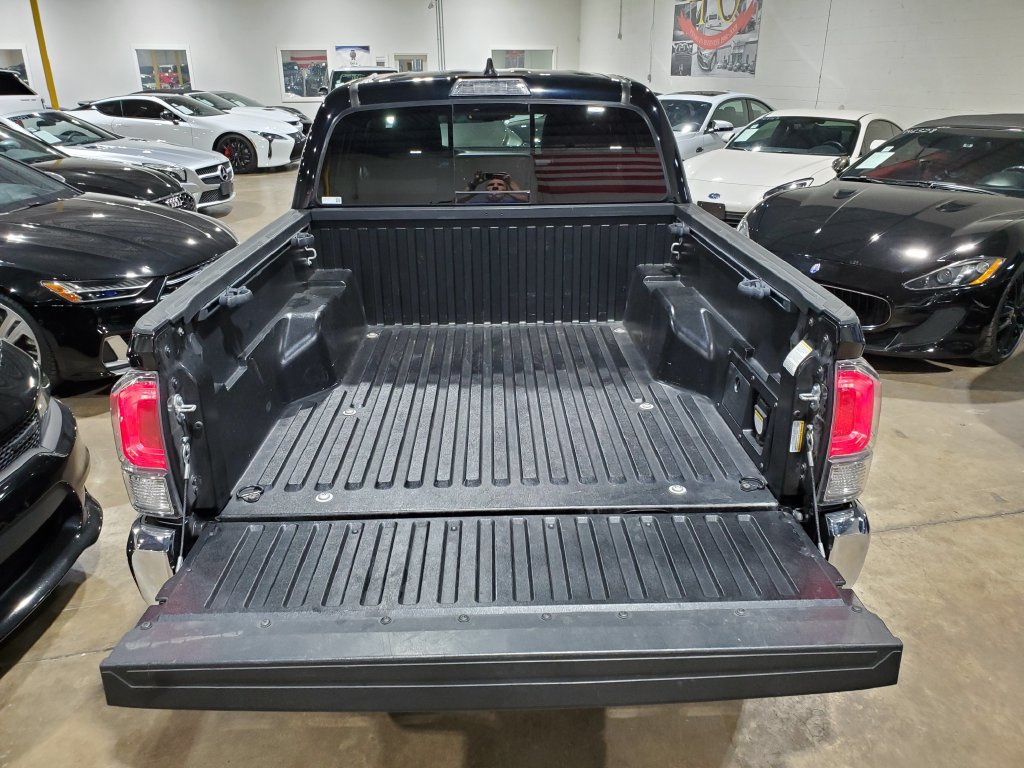 Used 2022 Toyota Tacoma TRD Off-Road AWD/4WD image 37