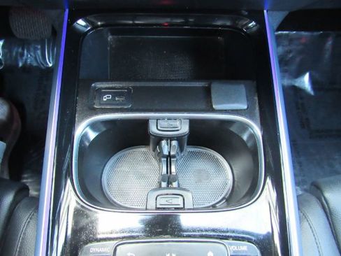 Used 2022 Mercedes-Benz GLB 250 w/ Premium Package Lite image 50