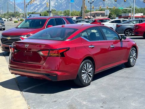 Used 2025 Nissan Altima 2.5 SV FWD image 4