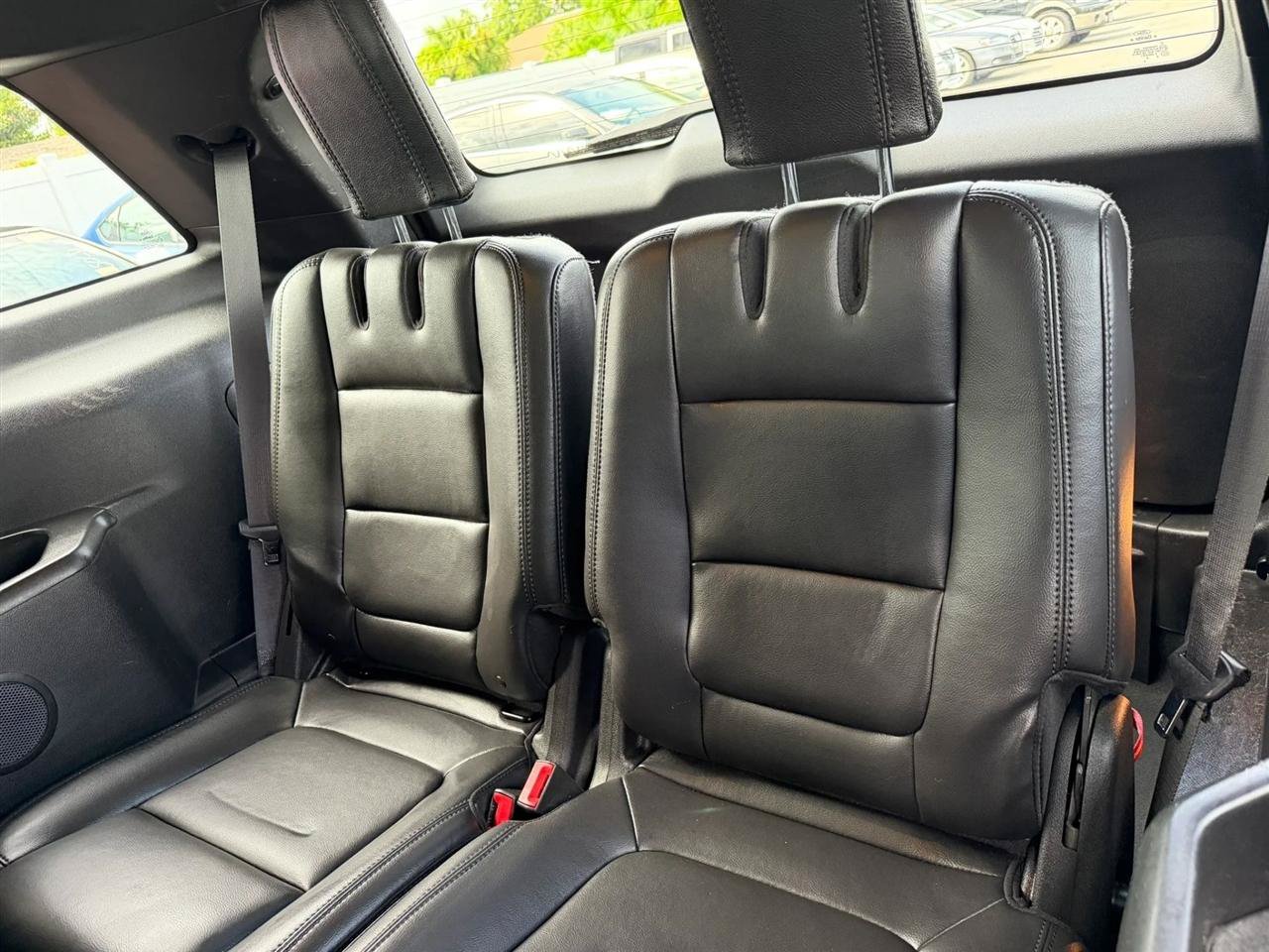 Used 2015 Ford Explorer XLT w/ Equipment Group 202B FWD image 28
