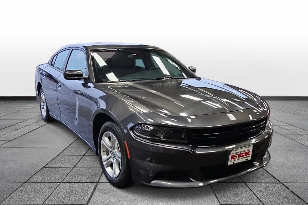Used 2022 Dodge Charger SXT RWD image 3