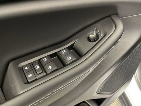 New 2025 Jeep Grand Cherokee Altitude AWD/4WD image 11