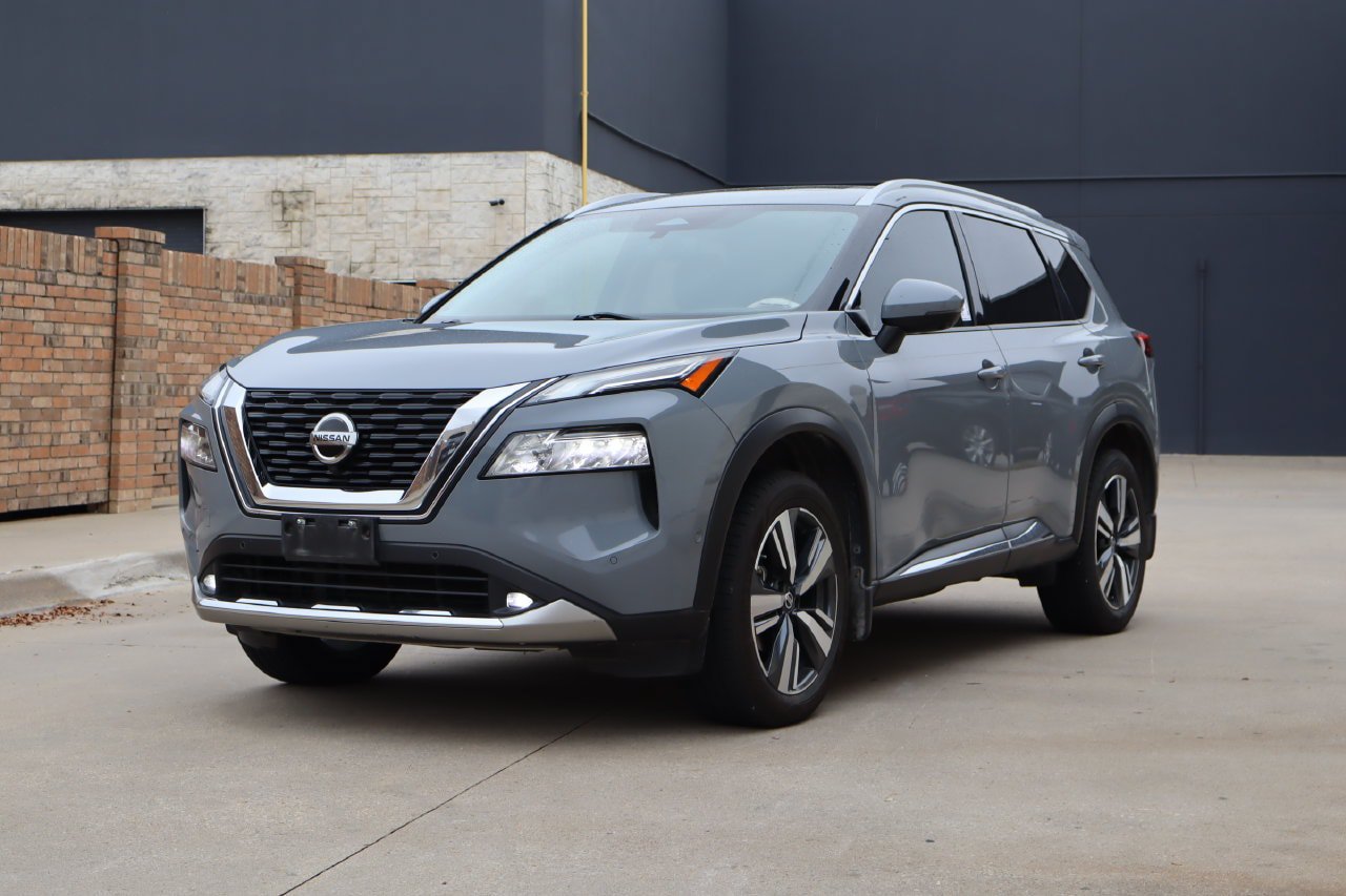 Used 2021 Nissan Rogue Platinum FWD image 2