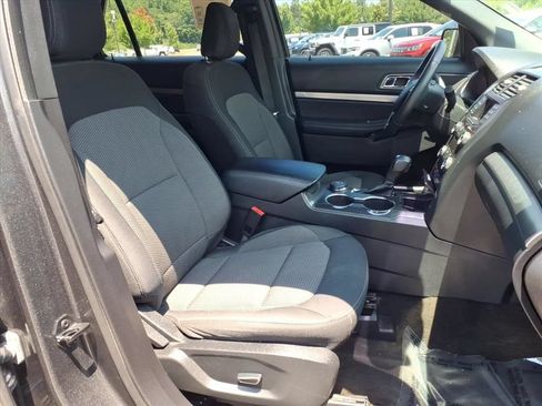 Used 2018 Ford Explorer XLT AWD/4WD image 29