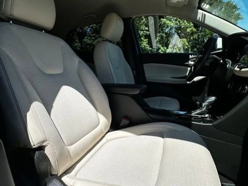 Used 2022 Buick Encore GX Select FWD image 25