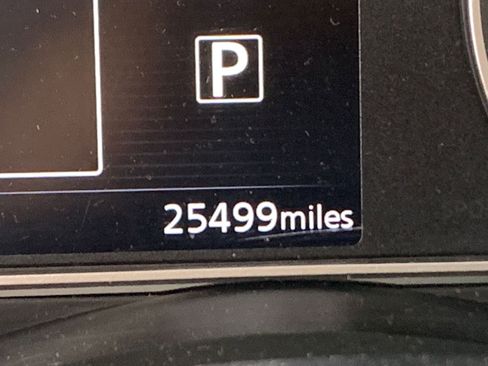 Used 2025 Nissan Versa SV image 9