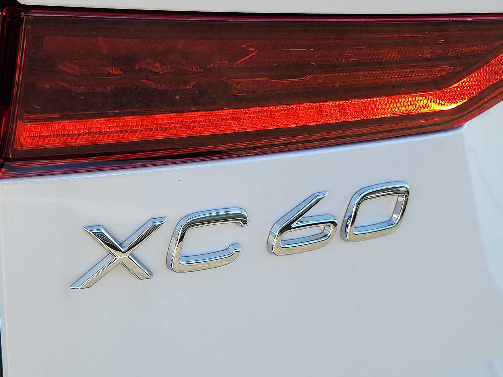 Used 2027 Volvo XC60 B5 Plus AWD/4WD image 28