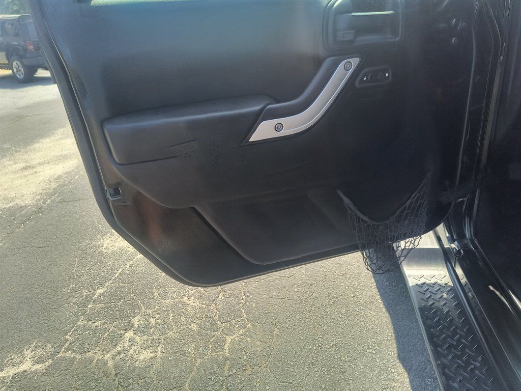 Used 2017 Jeep Wrangler Unlimited Sahara w/ Max Tow Package AWD/4WD image 19