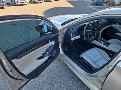 Used 2019 Honda Accord LX image 8