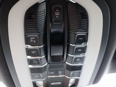 Used 2016 Porsche Macan S image 28