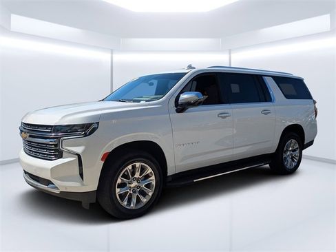 Used 2021 Chevrolet Suburban Premier w/ Premium Package image 8