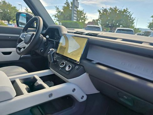 New 2026 Land Rover Defender 110 X-Dynamic SE AWD/4WD image 12