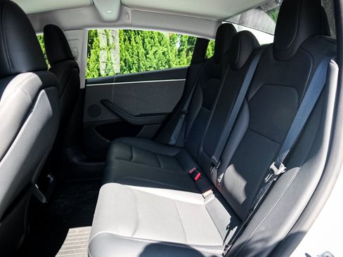 Used 2025 Tesla Model 3 Long Range RWD image 8