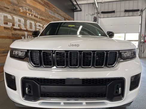 Used 2025 Jeep Grand Cherokee L Overland w/ Luxury Tech Group IV image 8