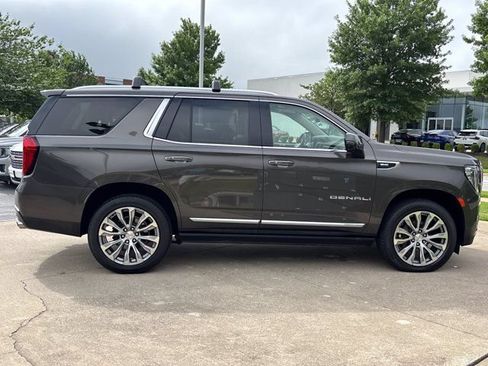 Used 2021 GMC Yukon Denali w/ Denali Premium Package AWD/4WD image 2