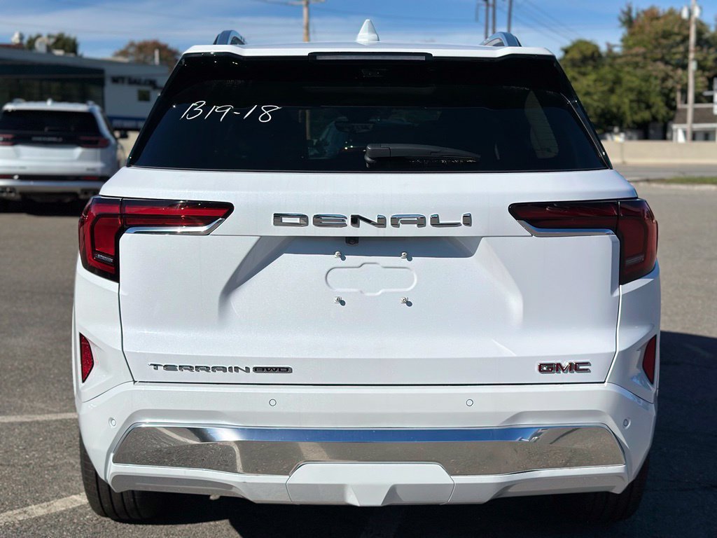 New 2027 GMC Terrain Denali w/ LPO, Floor Liner Package AWD/4WD image 5