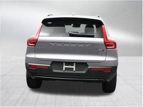 New 2026 Volvo XC40 B5 Core AWD/4WD image 4