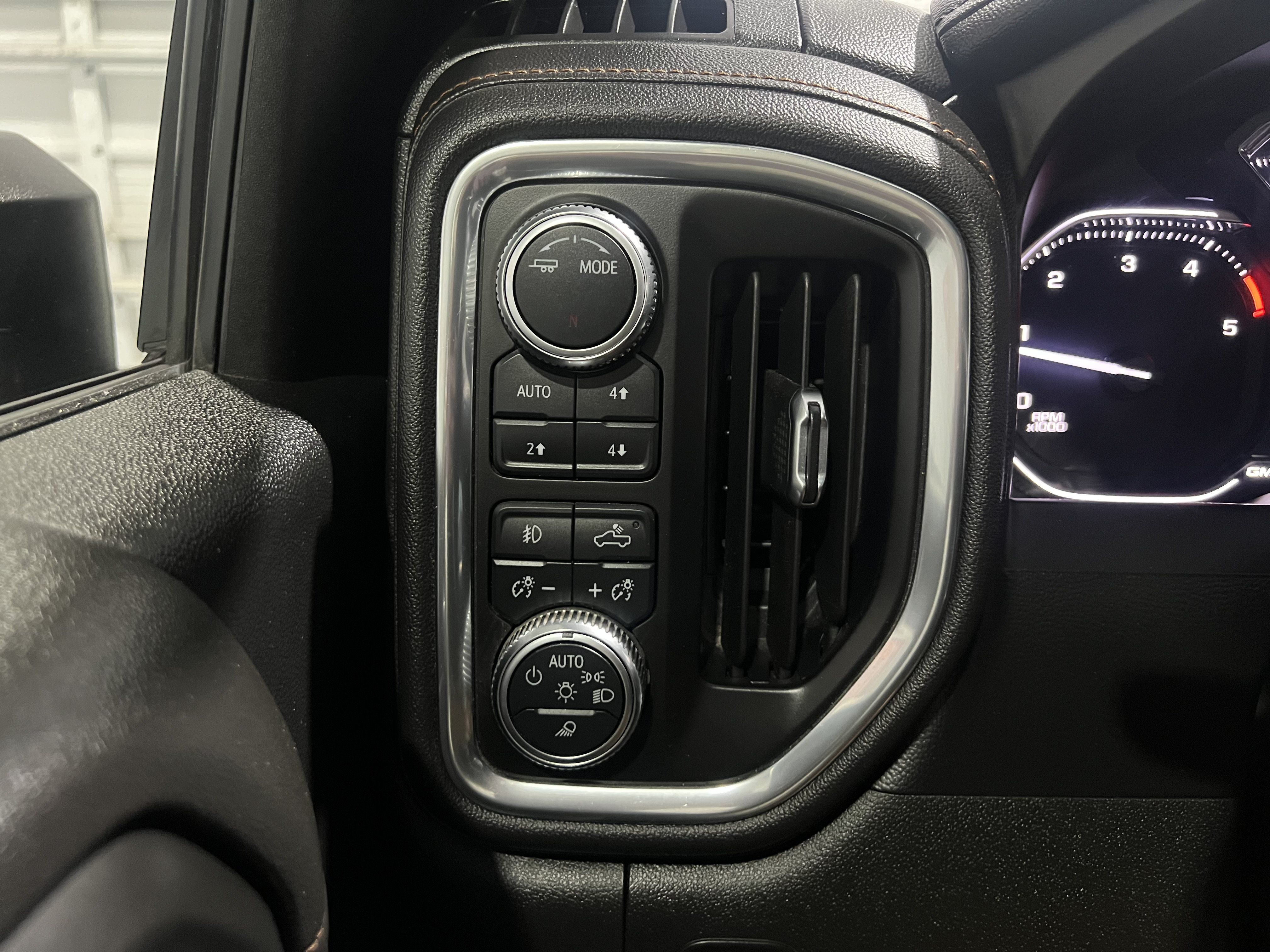 Used 2022 GMC Sierra 2500 AT4 AWD/4WD image 14