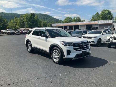 New 2026 Ford Explorer Active w/ Active Comfort Package RWD image 3