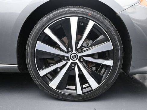 Used 2020 Nissan Altima 2.5 SR FWD image 9