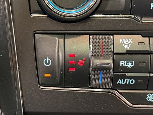 Used 2018 Ford Explorer XLT w/ Equipment Group 202A AWD/4WD image 25
