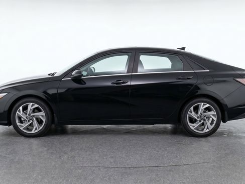 Used 2025 Hyundai Elantra SEL FWD image 5